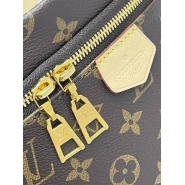 Сумка Louis Vuitton Bumbag из классической канвы Monogram с кожаной нашивкой